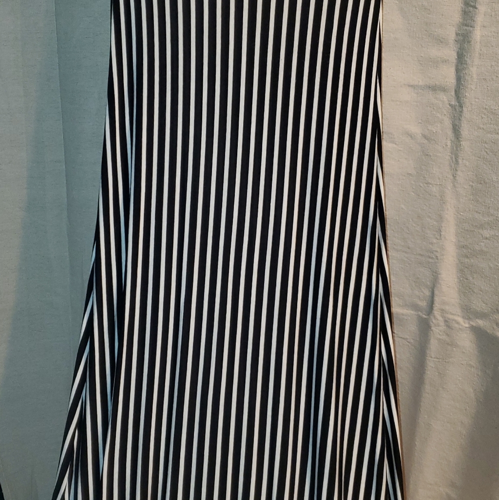 LONG FLOWY strapless MAXI DRESS SIZE MED